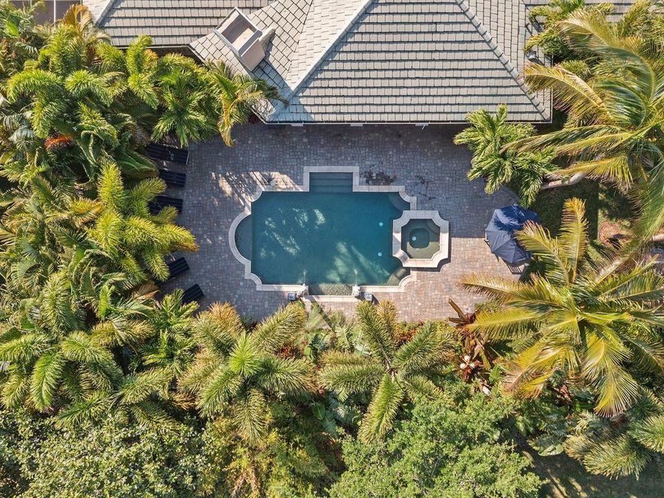 Recently Sold: $2,100,000 (5 beds, 6 baths, 5749 Square Feet)