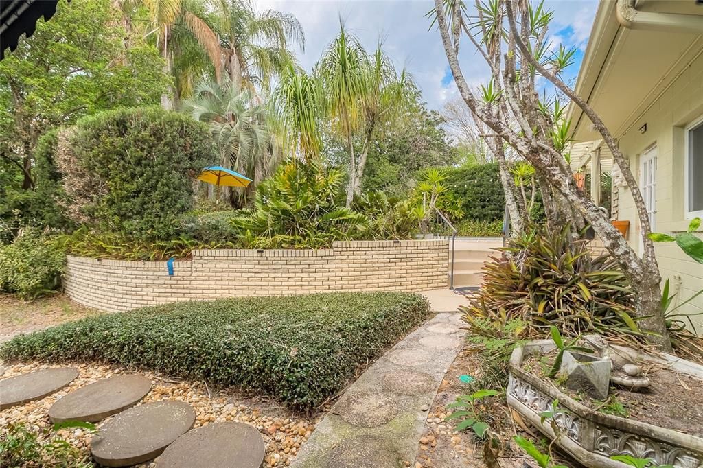 Recently Sold: $595,000 (4 beds, 2 baths, 2501 Square Feet)