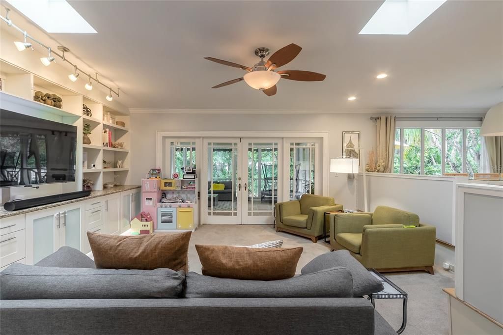 Recently Sold: $595,000 (4 beds, 2 baths, 2501 Square Feet)