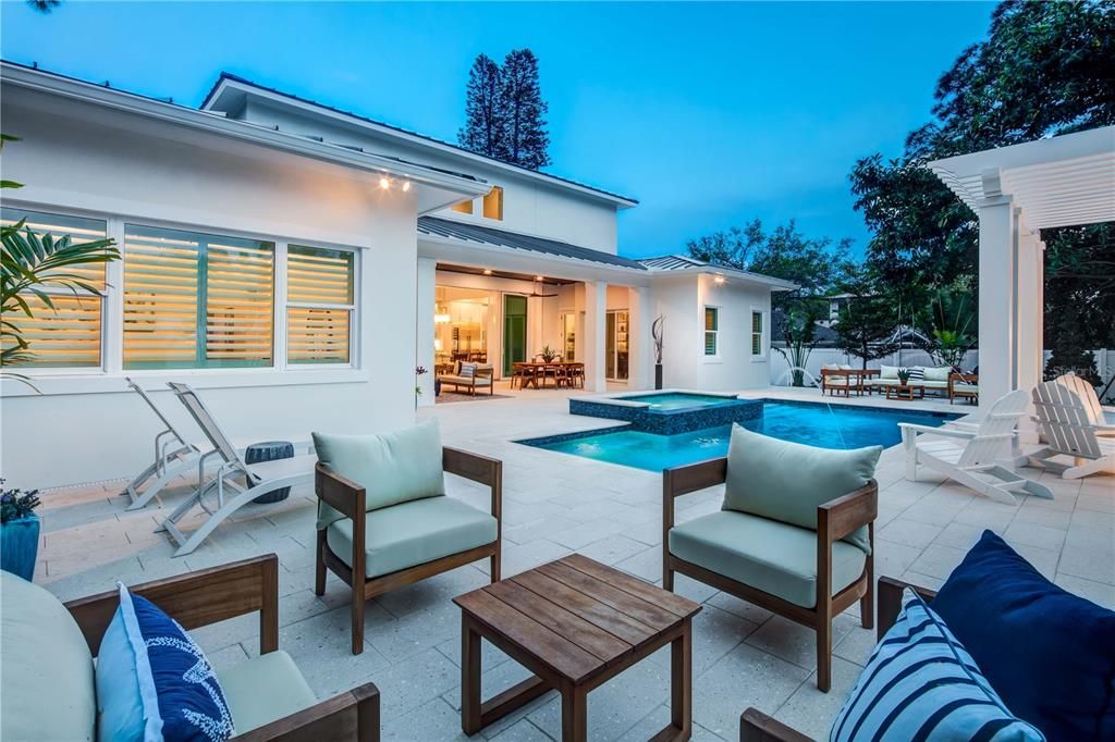 Active With Contract: $4,438,000 (4 beds, 5 baths, 4189 Square Feet)