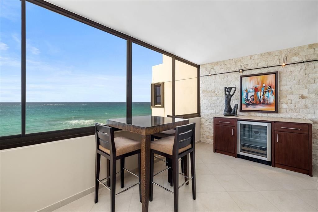 Recently Sold: $2,595,000 (3 beds, 2 baths, 3020 Square Feet)