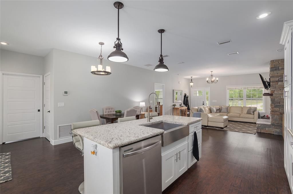 Recently Sold: $515,000 (3 beds, 2 baths, 1584 Square Feet)