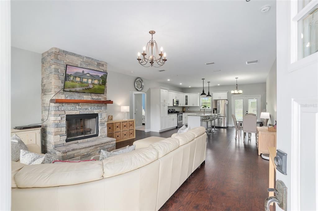 Recently Sold: $515,000 (3 beds, 2 baths, 1584 Square Feet)