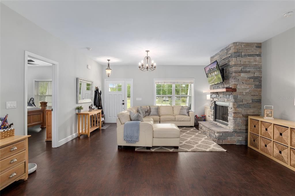 Recently Sold: $515,000 (3 beds, 2 baths, 1584 Square Feet)