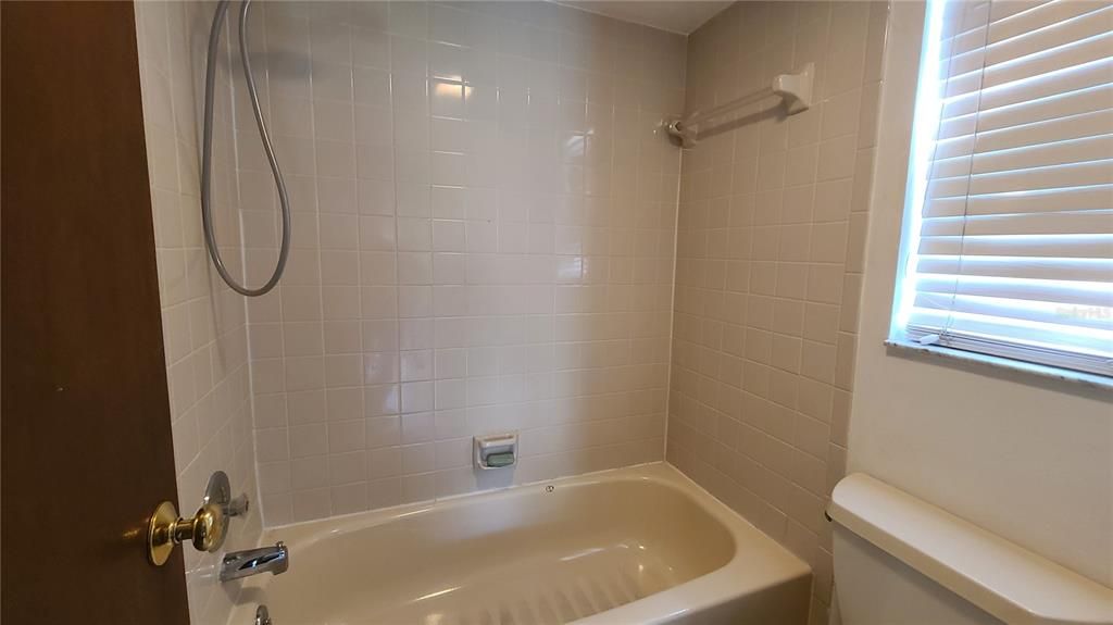 最近租的: $1,300 (1 贝兹, 1 浴室, 736 平方英尺)