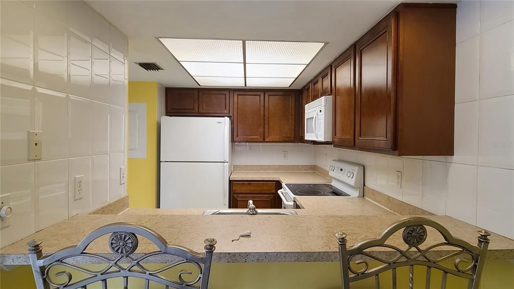 Recently Rented: $1,300 (1 beds, 1 baths, 736 Square Feet)