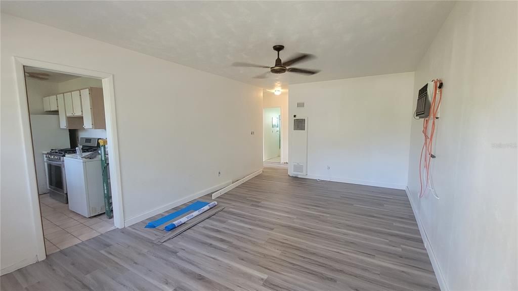 Recently Sold: $225,000 (3 beds, 1 baths, 831 Square Feet)