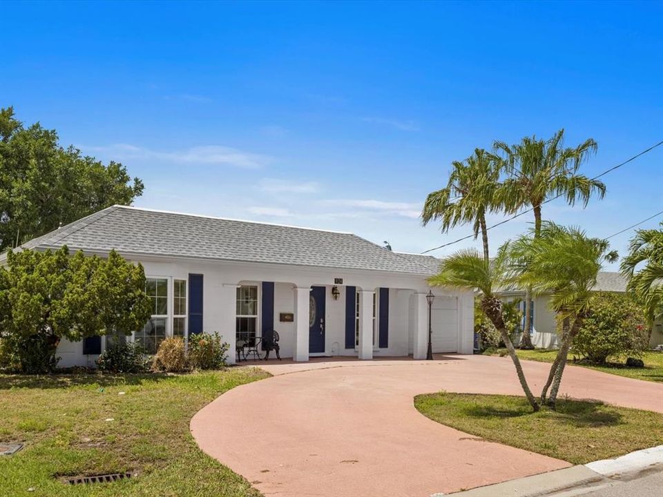 Recently Sold: $750,000 (2 beds, 2 baths, 1339 Square Feet)