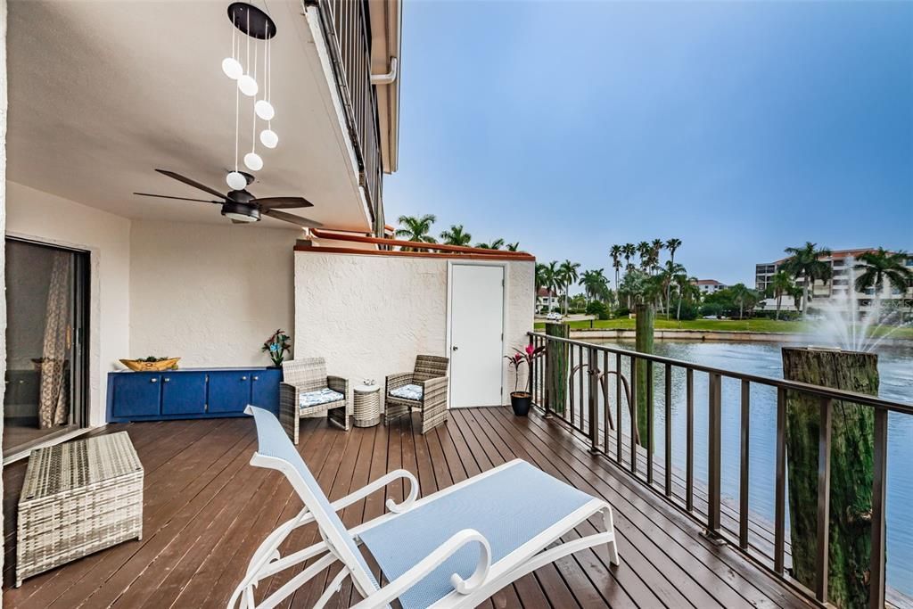 Recently Sold: $488,000 (2 beds, 2 baths, 915 Square Feet)