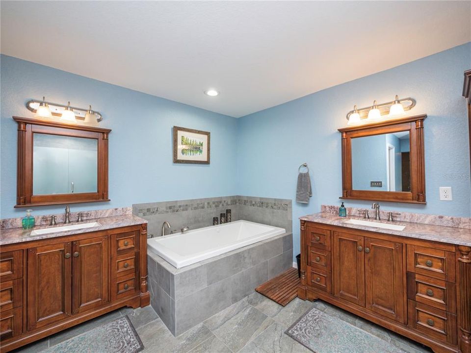 最近售出: $480,000 (3 贝兹, 2 浴室, 1950 平方英尺)