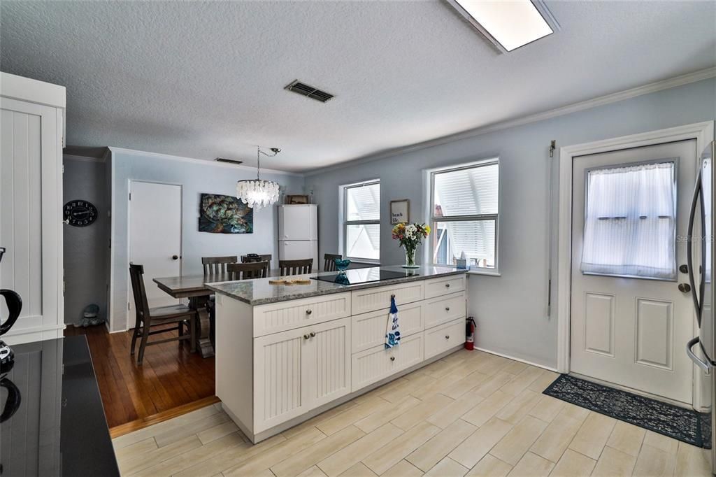 Recently Sold: $725,000 (3 beds, 2 baths, 1216 Square Feet)