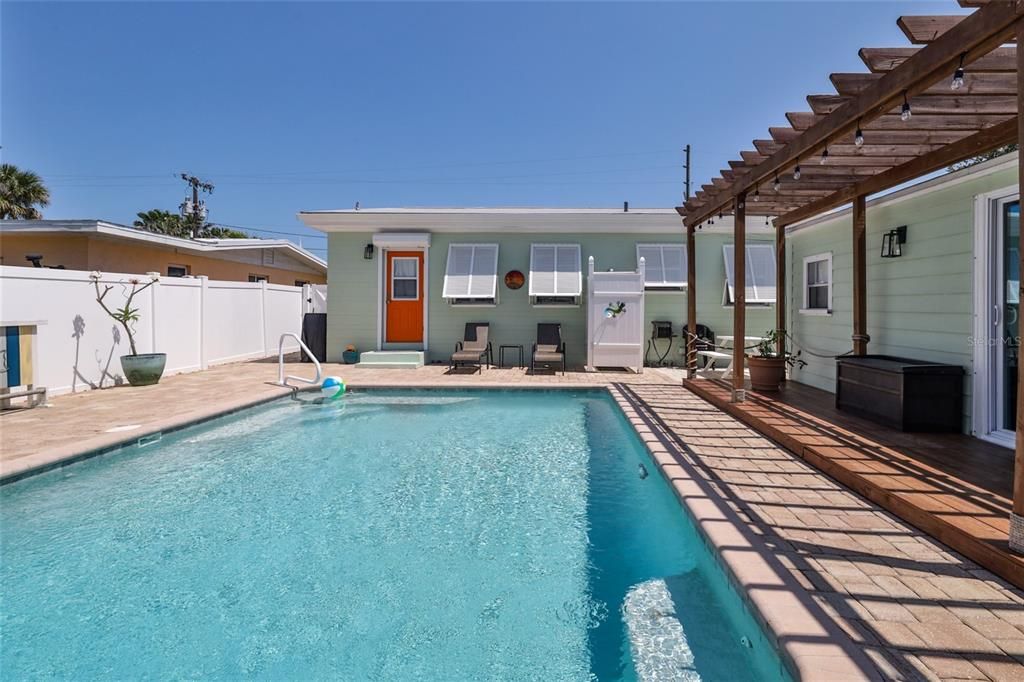 Recently Sold: $725,000 (3 beds, 2 baths, 1216 Square Feet)