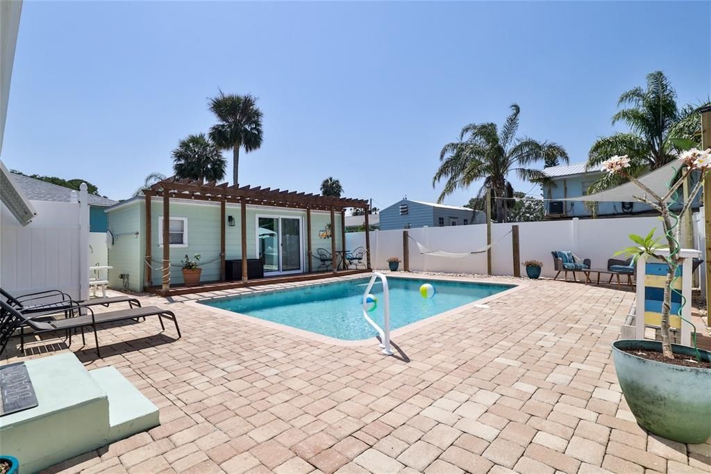 Recently Sold: $725,000 (3 beds, 2 baths, 1216 Square Feet)