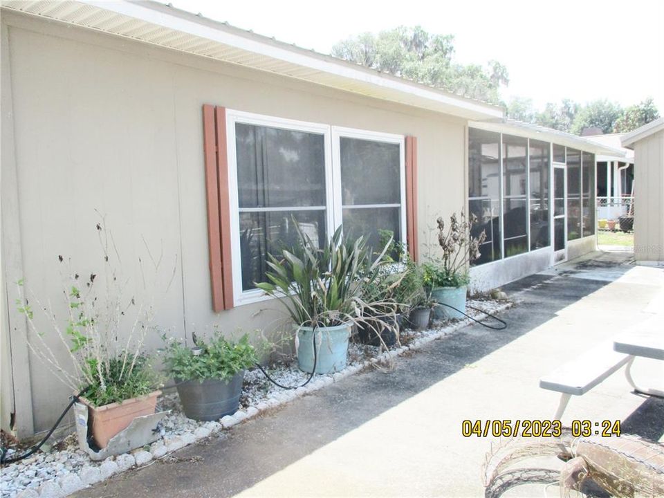 Recently Sold: $145,000 (3 beds, 2 baths, 1016 Square Feet)