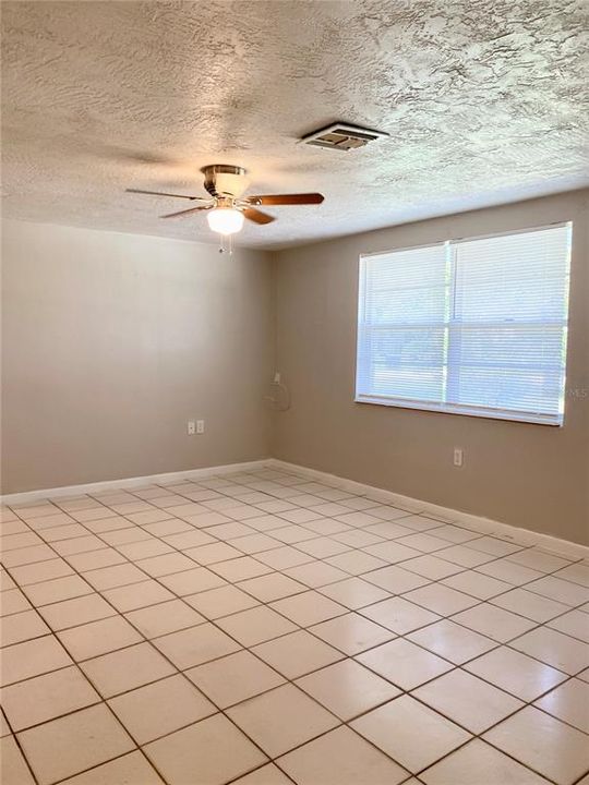 Recently Rented: $1,600 (3 beds, 1 baths, 1055 Square Feet)