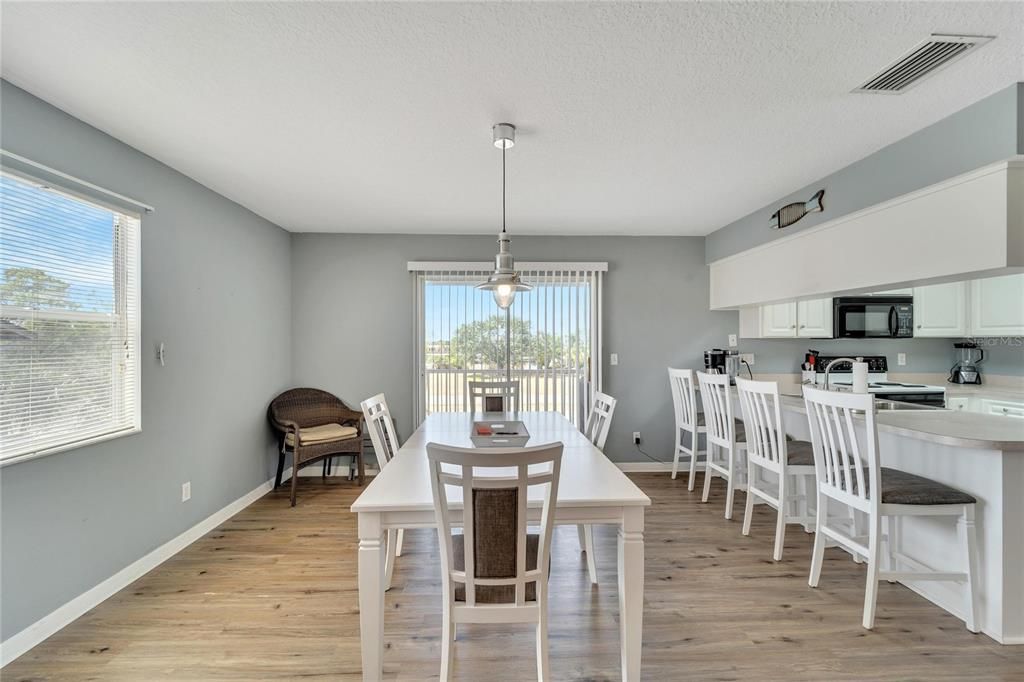 Recently Sold: $289,000 (2 beds, 2 baths, 1142 Square Feet)
