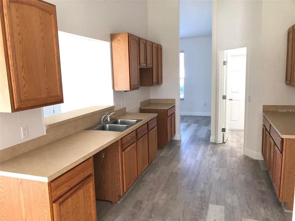 Recently Rented: $1,950 (3 beds, 2 baths, 2039 Square Feet)