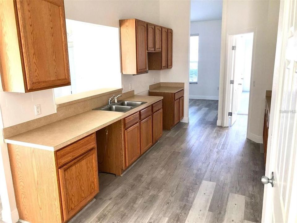 Recently Rented: $1,950 (3 beds, 2 baths, 2039 Square Feet)