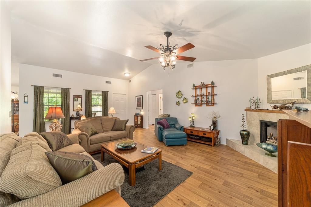 Recently Sold: $475,000 (3 beds, 2 baths, 1832 Square Feet)