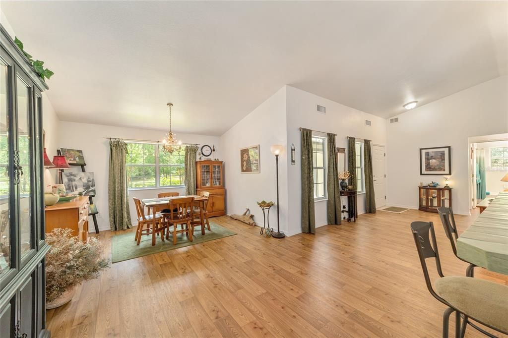 Recently Sold: $475,000 (3 beds, 2 baths, 1832 Square Feet)