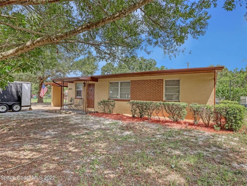 Recently Sold: $208,000 (3 beds, 1 baths, 874 Square Feet)