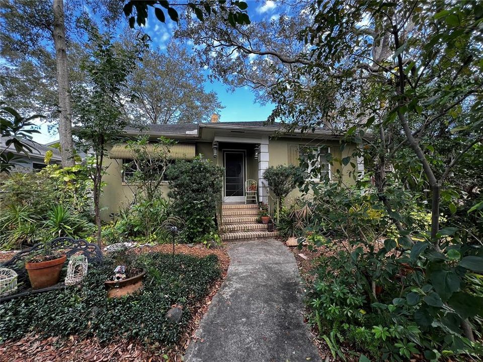 Recently Sold: $400,000 (2 beds, 1 baths, 1106 Square Feet)