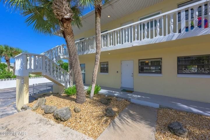 Recently Sold: $251,000 (2 beds, 1 baths, 837 Square Feet)