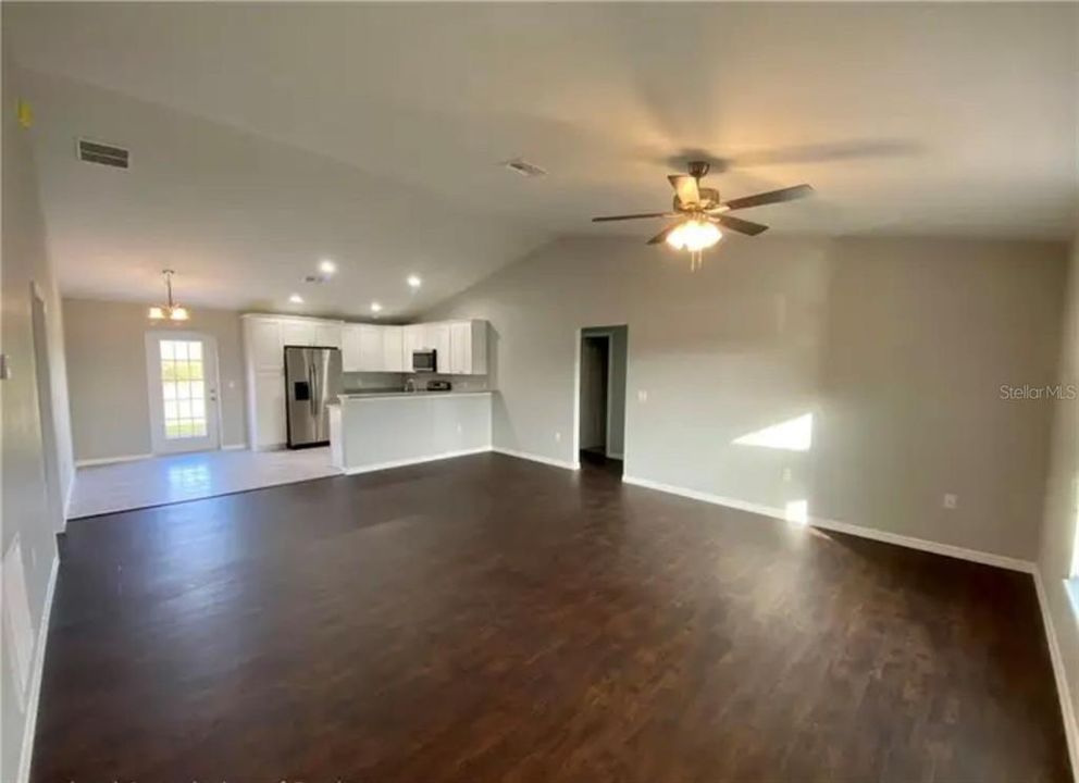 Recently Rented: $2,000 (3 beds, 2 baths, 1290 Square Feet)