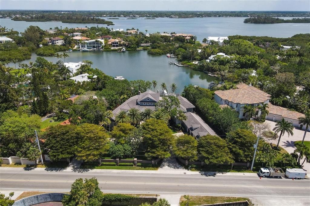 Недавно продано: $5,595,000 (4 спален, 4 ванн, 4865 Квадратных фут)