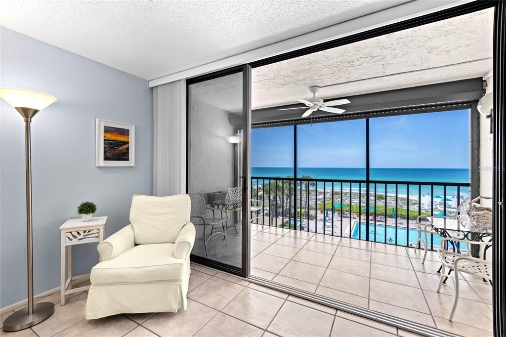 Recently Sold: $699,000 (2 beds, 2 baths, 928 Square Feet)