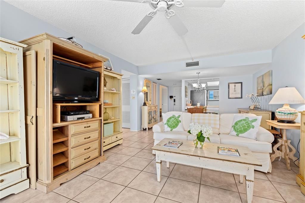 Recently Sold: $699,000 (2 beds, 2 baths, 928 Square Feet)