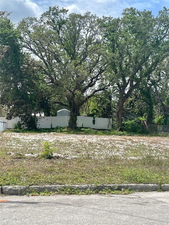 Vendido Recientemente: $355,000 (0.17 acres)