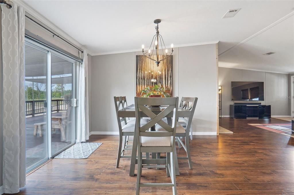 Recently Sold: $650,000 (3 beds, 2 baths, 1800 Square Feet)