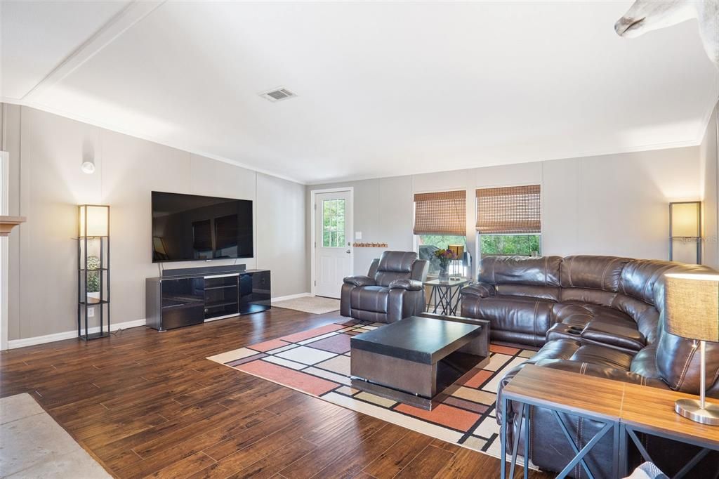 Recently Sold: $650,000 (3 beds, 2 baths, 1800 Square Feet)