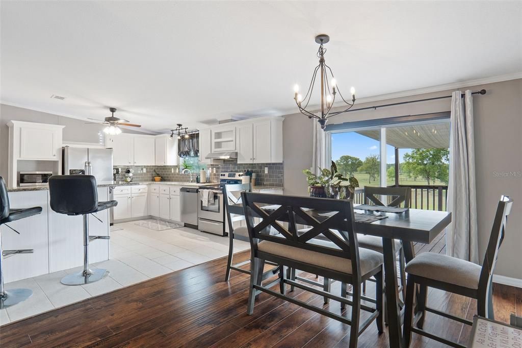 Recently Sold: $650,000 (3 beds, 2 baths, 1800 Square Feet)