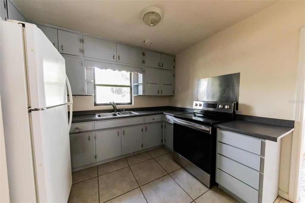Recently Rented: $1,400 (2 beds, 1 baths, 1003 Square Feet)