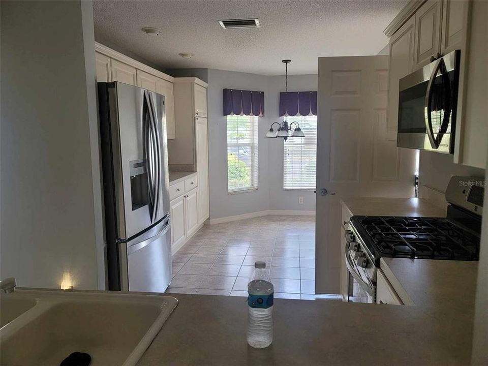 Recently Sold: $400,000 (3 beds, 2 baths, 1456 Square Feet)