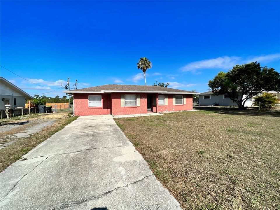 Recently Rented: $1,700 (4 beds, 2 baths, 1400 Square Feet)