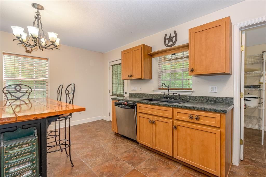 Recently Sold: $325,000 (3 beds, 2 baths, 1279 Square Feet)