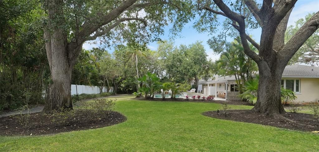 Recently Sold: $2,595,000 (3 beds, 2 baths, 2193 Square Feet)