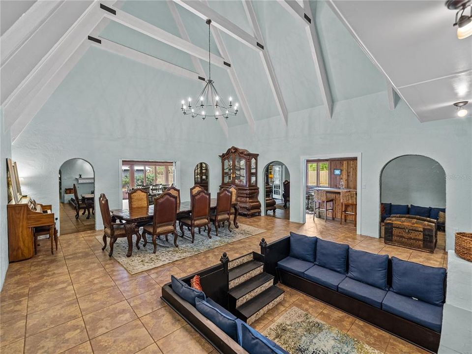 Recently Sold: $895,000 (6 beds, 5 baths, 5679 Square Feet)