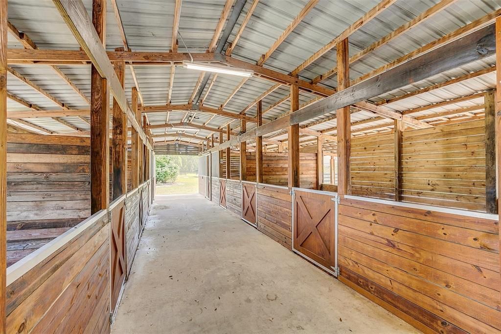 Stable- center aisle