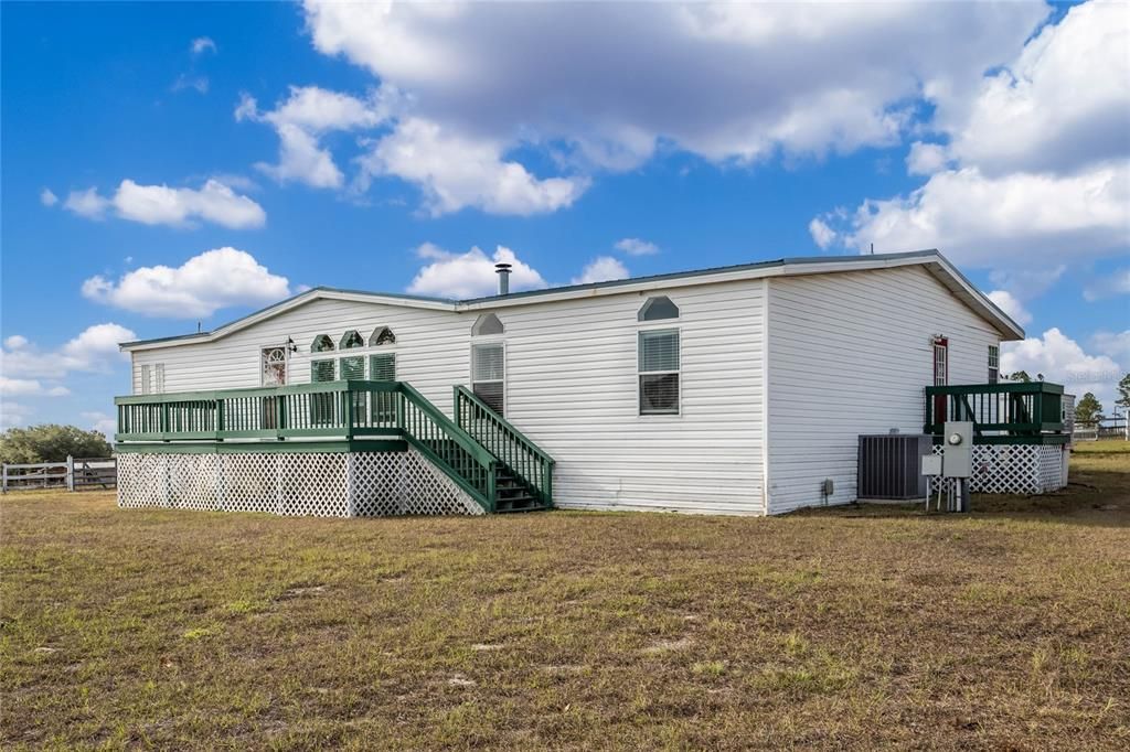 Recently Sold: $375,000 (3 beds, 2 baths, 2054 Square Feet)