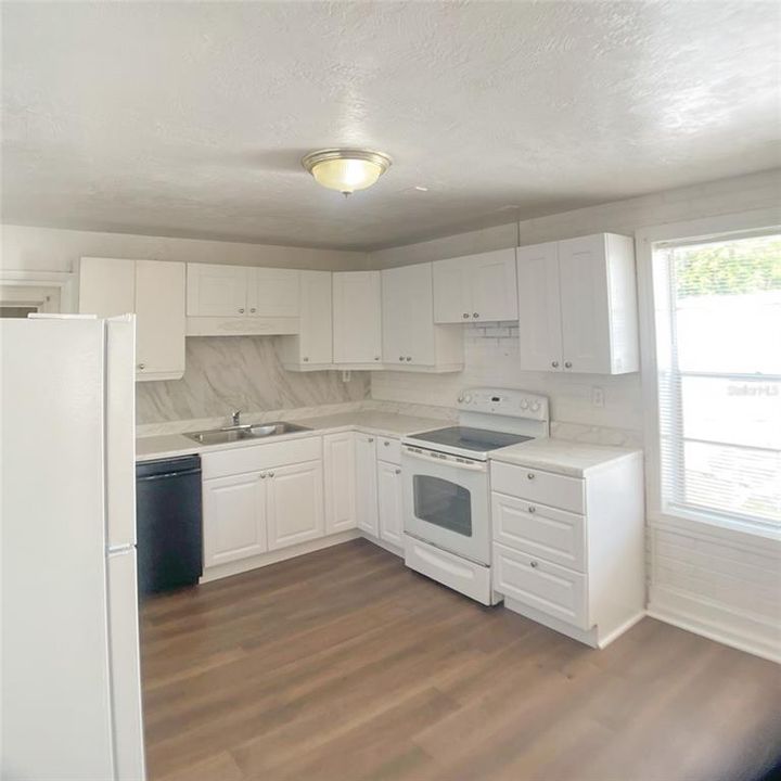 Recently Rented: $1,600 (3 beds, 2 baths, 1189 Square Feet)
