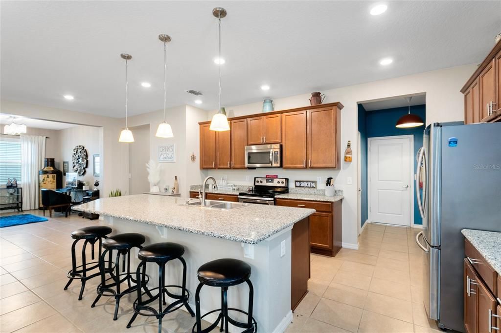 Recently Sold: $450,000 (3 beds, 2 baths, 2067 Square Feet)