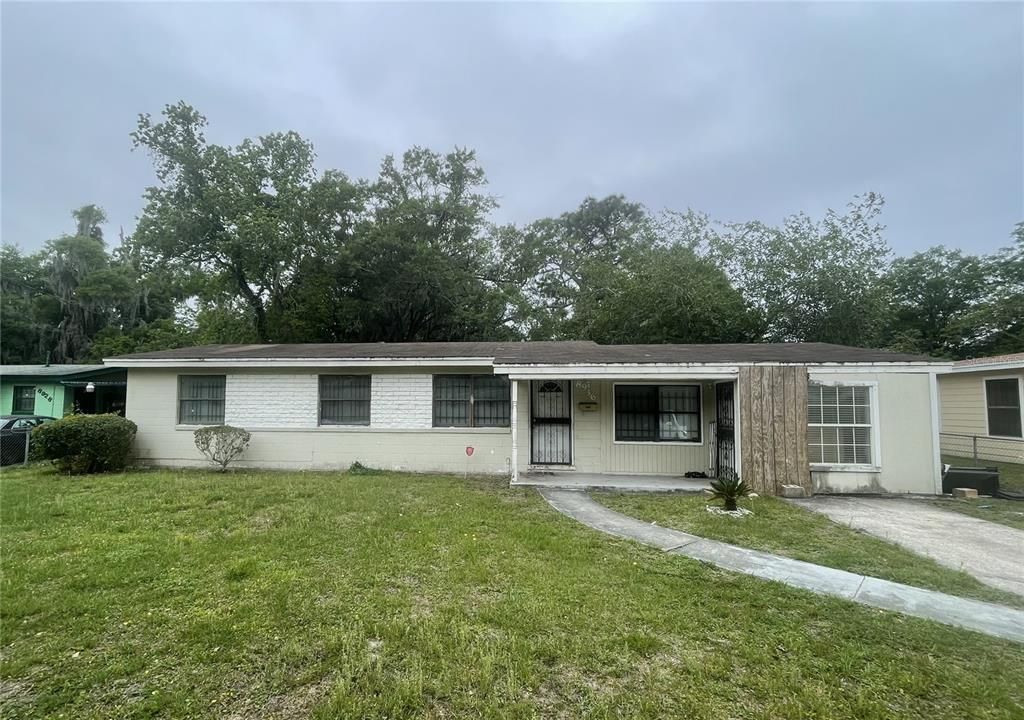 Recently Sold: $107,900 (3 beds, 2 baths, 1371 Square Feet)
