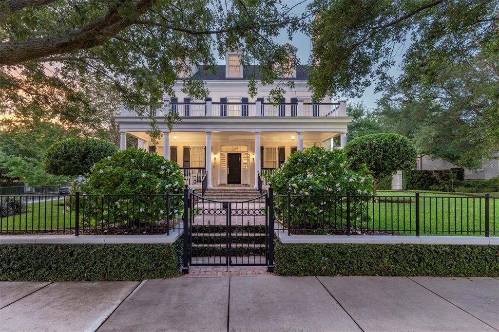Recently Sold: $3,175,000 (6 beds, 6 baths, 6190 Square Feet)