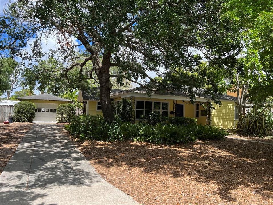 Recently Sold: $702,500 (3 beds, 2 baths, 1804 Square Feet)