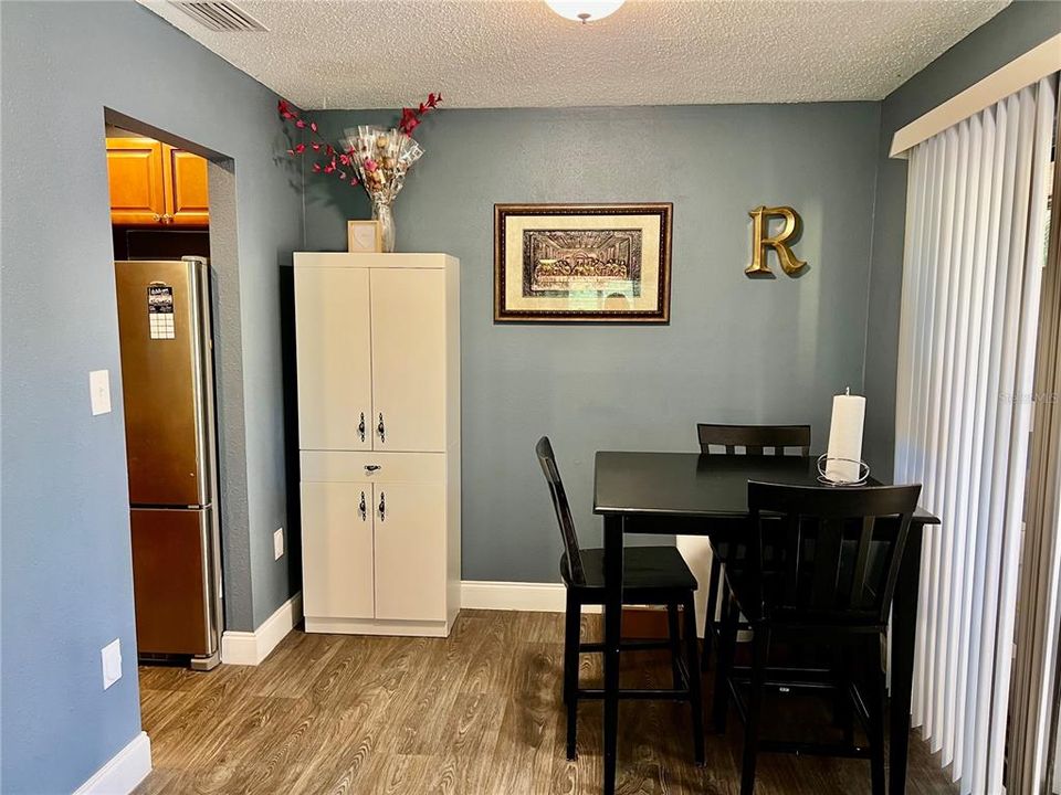 Recently Sold: $100,000 (2 beds, 1 baths, 925 Square Feet)