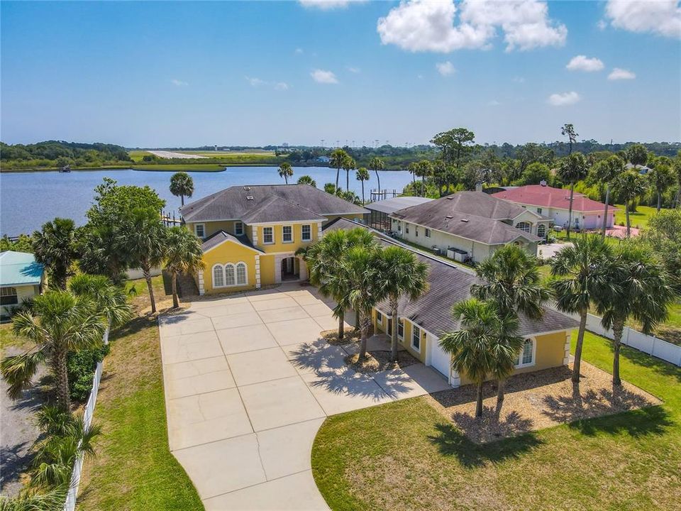 Recently Sold: $1,950,000 (6 beds, 5 baths, 5257 Square Feet)